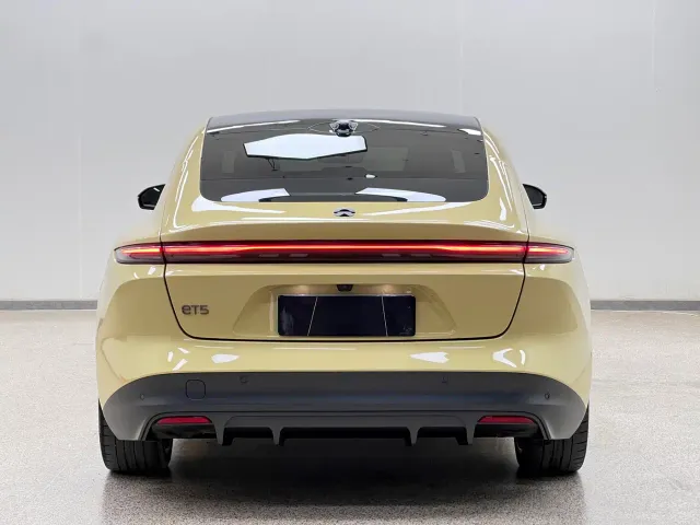 Nio ET5 — Фото автомобиля 6