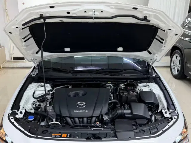 Mazda Axela — Фото автомобиля 23