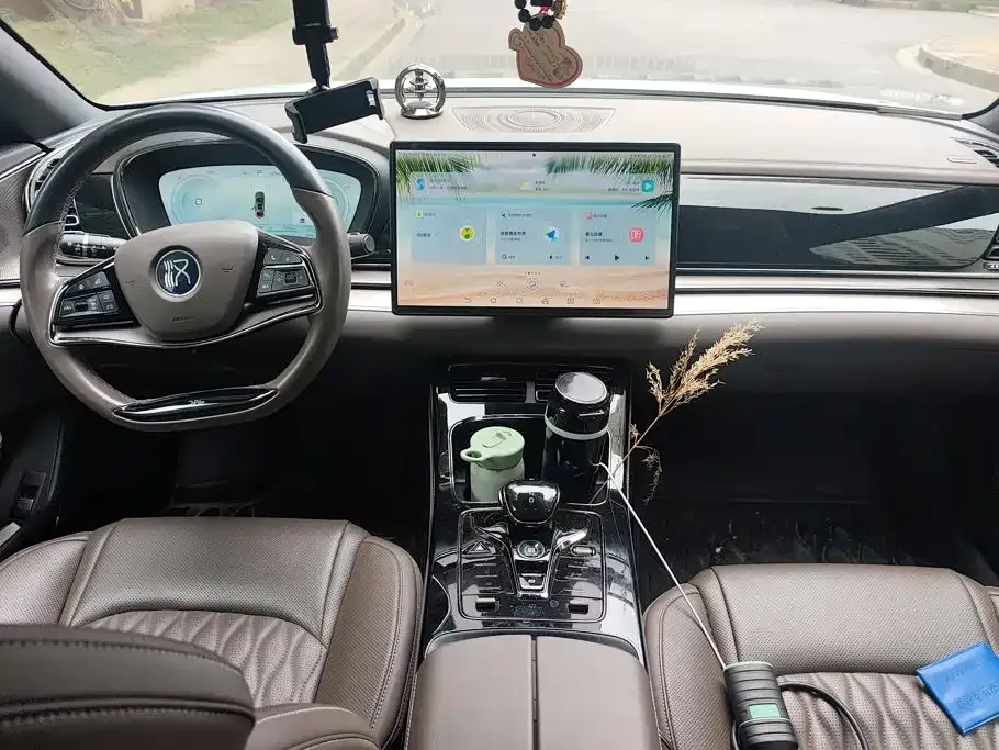 BYD Han 2022 DM-i 121KM Premium — Фото автомобиля 12