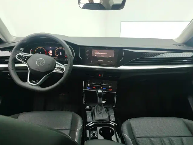 Volkswagen Passat — Фото автомобиля 12
