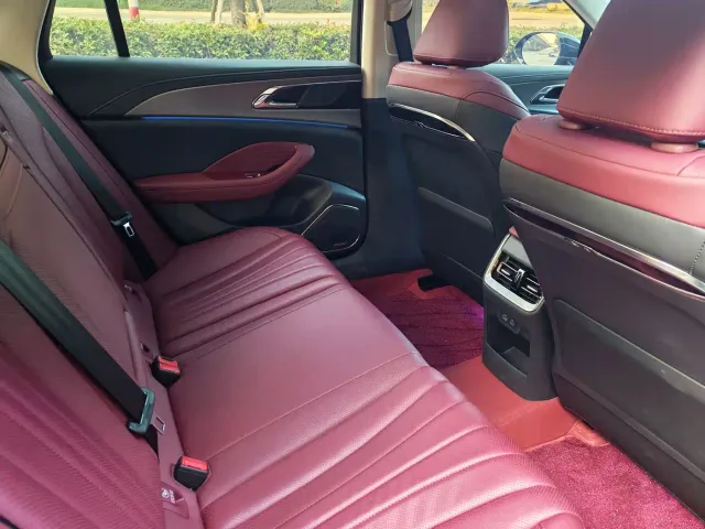 Hongqi H5 — Фото автомобиля 10