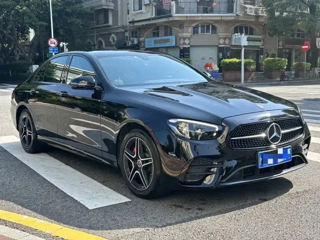 Mercedes-Benz E-Class — Фото автомобиля 3