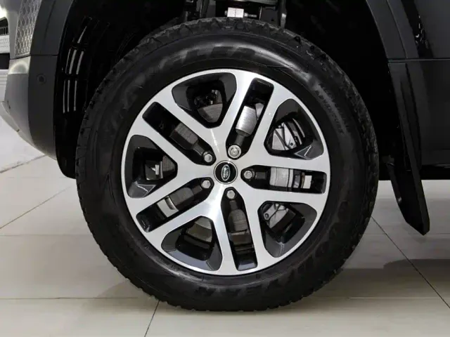 Land Rover Defender — Фото автомобиля 12