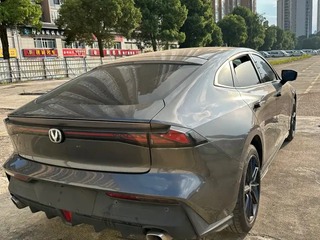 Changan Changan UNI-V 2022 1.5T Premium Model — Фото автомобиля 7