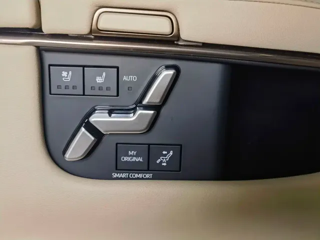 Toyota Alphard — Фото автомобиля 10