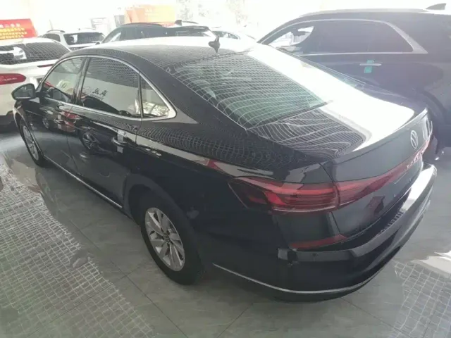 Volkswagen Passat — Фото автомобиля 4