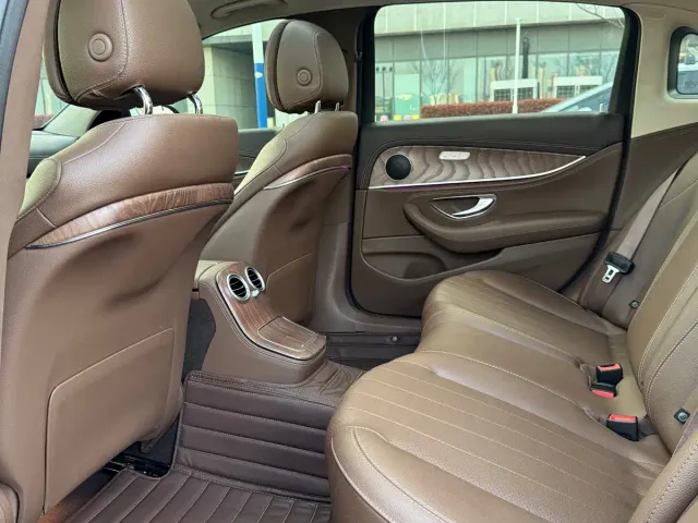 Mercedes-Benz E-Class — Фото автомобиля 7