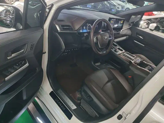 Toyota Granvia — Фото автомобиля 15