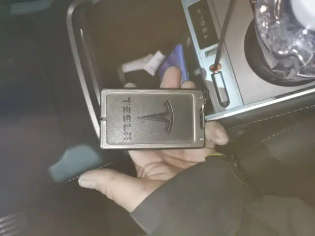 Tesla Model 3 — Фото автомобиля 8