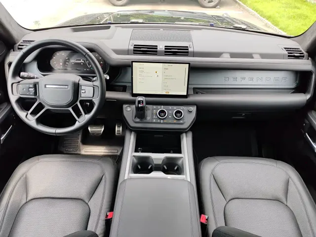 Land Rover Defender — Фото автомобиля 8