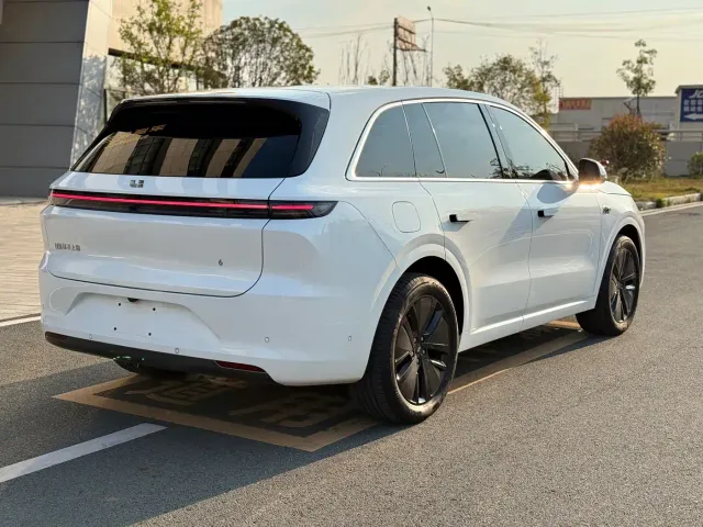 Li Auto L6 — Фото автомобиля 13
