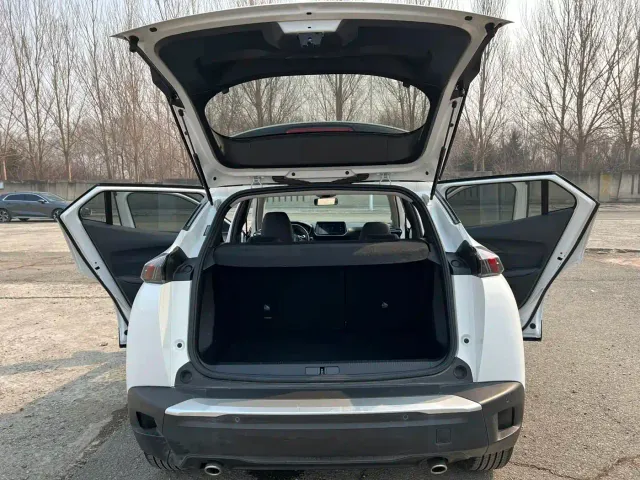 Peugeot 2008 — Фото автомобиля 7