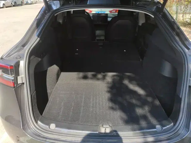 Tesla Model Y — Фото автомобиля 4