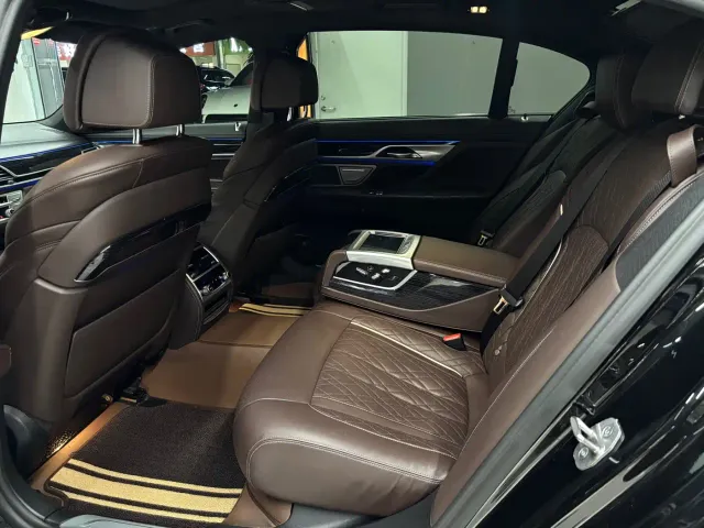 BMW 7 Series — Фото автомобиля 12