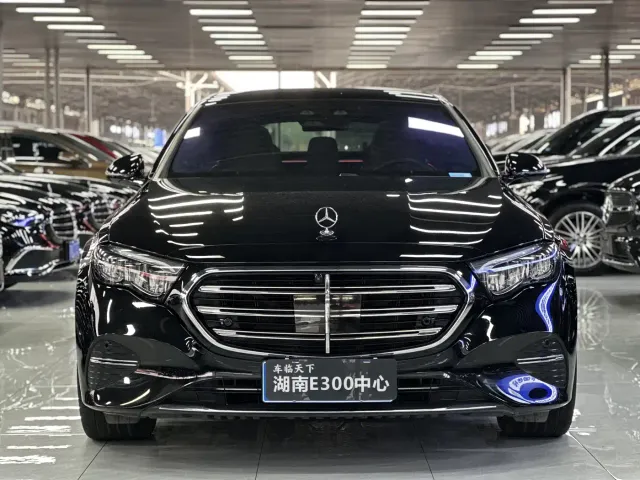 Mercedes-Benz E-Class — Фото автомобиля 2