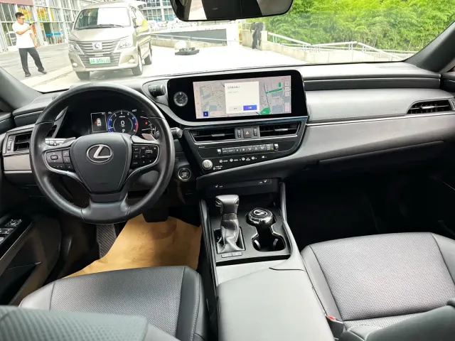 Lexus ES — Фото автомобиля 12