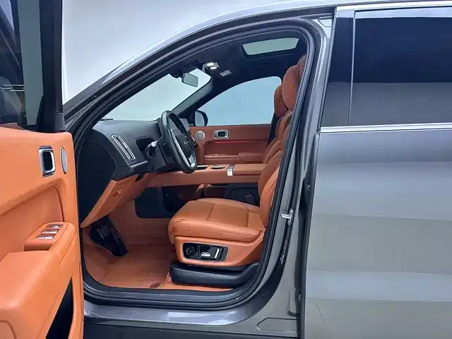 Li Auto L8 — Фото автомобиля 12