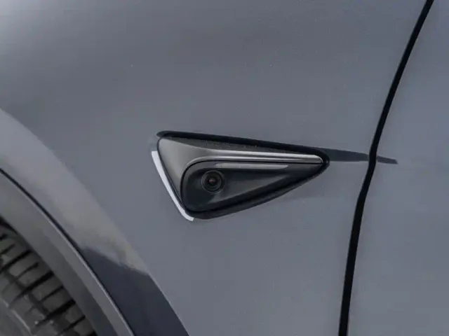 Tesla Model Y — Фото автомобиля 27