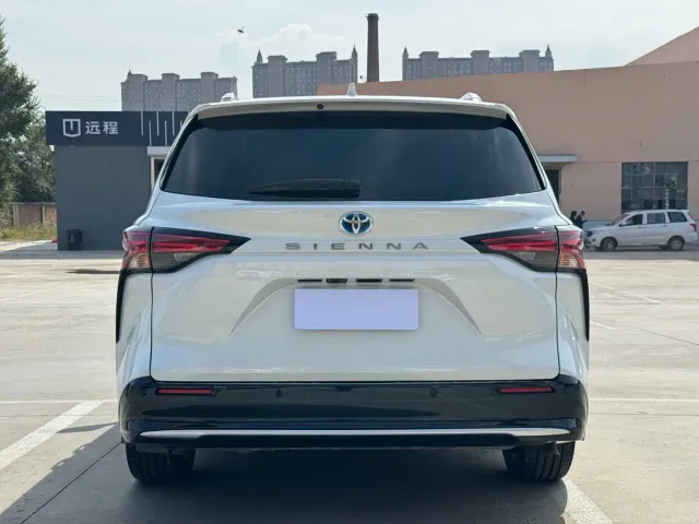 Toyota Sienna — Фото автомобиля 4