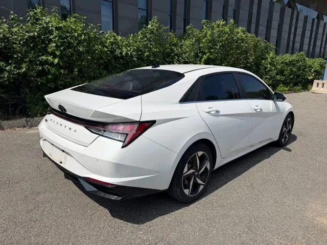 Hyundai Elantra — Фото автомобиля 12