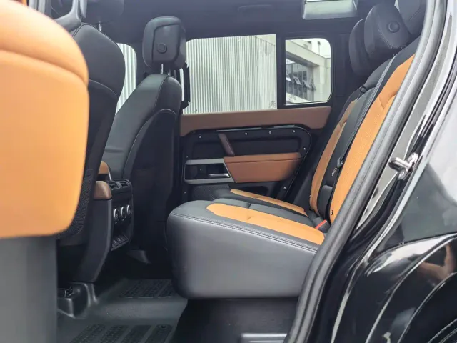 Land Rover Defender — Фото автомобиля 12