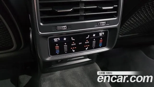 Audi Q8 55 TFSI quattro Premium — Фото автомобиля 18