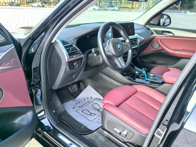 BMW iX3 — Фото автомобиля 7