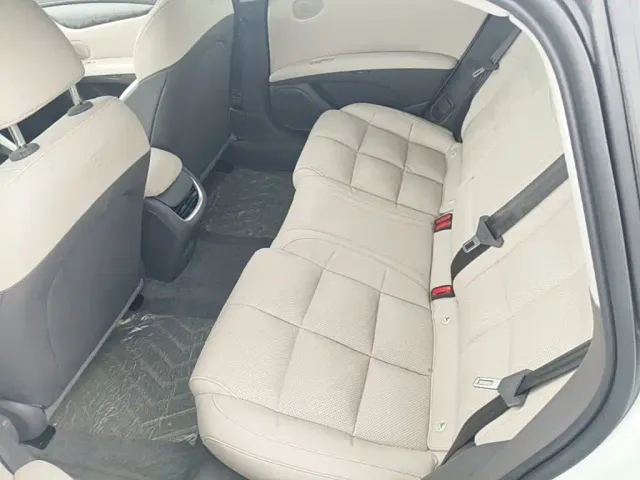 IM Motors L6 — Фото автомобиля 16