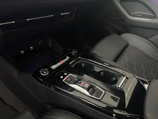 Audi Q6L e-tron — Фото автомобиля 7