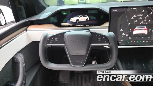 Tesla Model X — Фото автомобиля 13