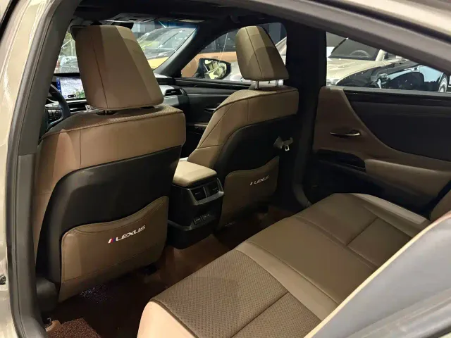 Lexus ES — Фото автомобиля 21