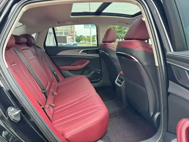Hongqi H5 — Фото автомобиля 16