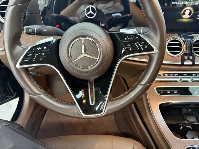 Mercedes-Benz E-Class — Фото автомобиля 3