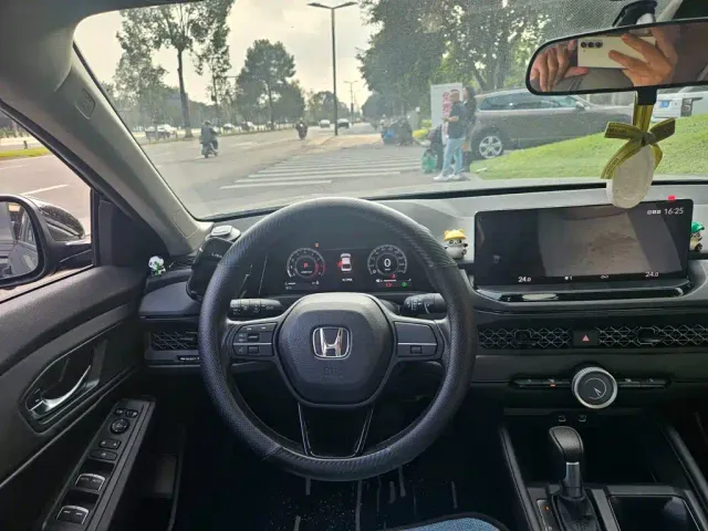 Honda Accord — Фото автомобиля 8