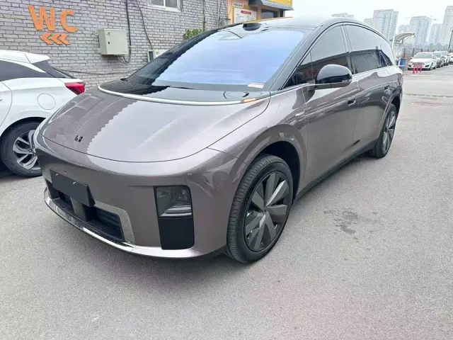 Li Auto i9 — Фото автомобиля 2