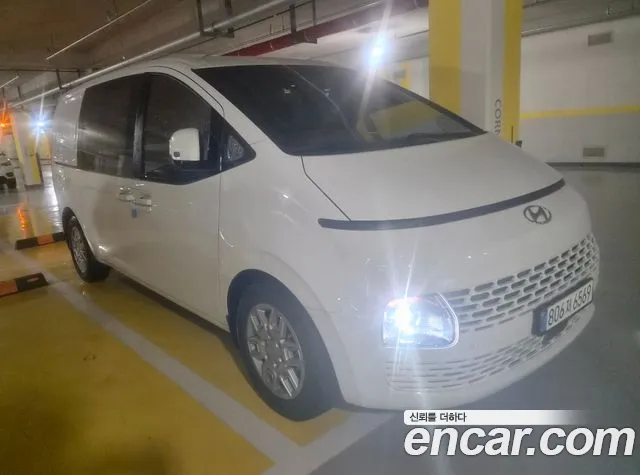 Фотография автомобиля — Hyundai Staria