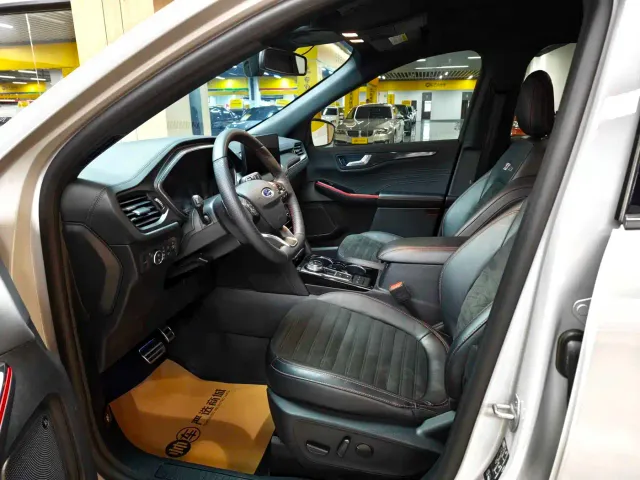 Ford Escape — Фото автомобиля 9