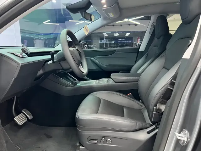Tesla Model Y — Фото автомобиля 14