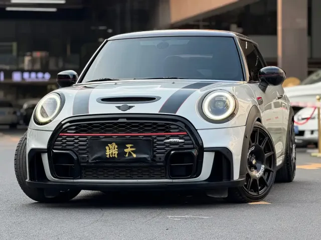 Фотография автомобиля — MINI John Cooper Works