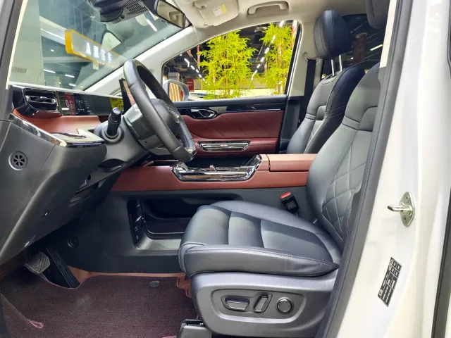GAC Trumpchi E8 — Фото автомобиля 9
