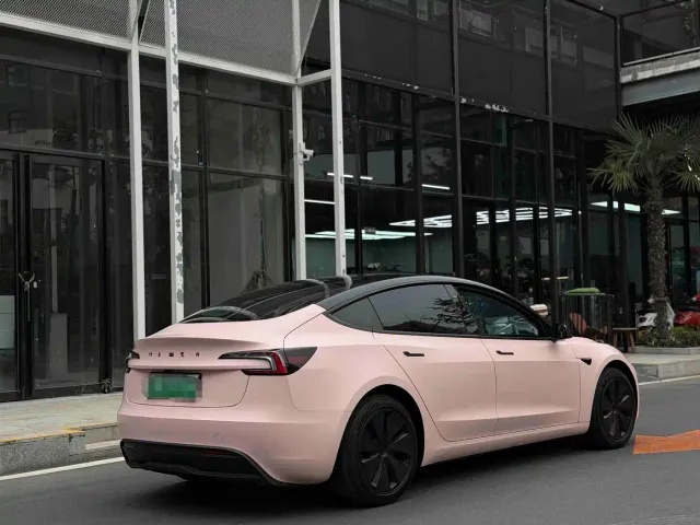 Tesla Model 3 — Фото автомобиля 9