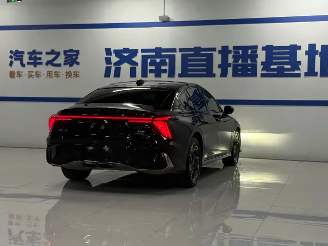 Hongqi H6 — Фото автомобиля 11