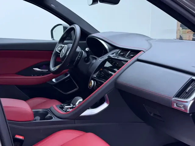 Jaguar E-PACE — Фото автомобиля 23
