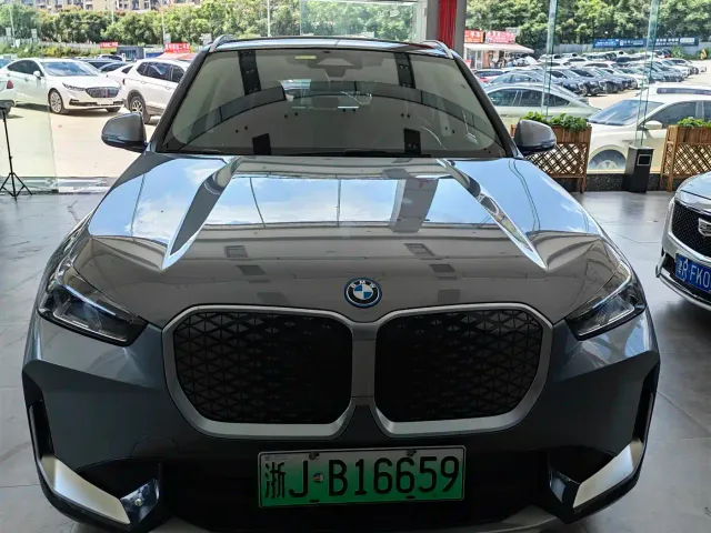 BMW iX1 — Фото автомобиля 2