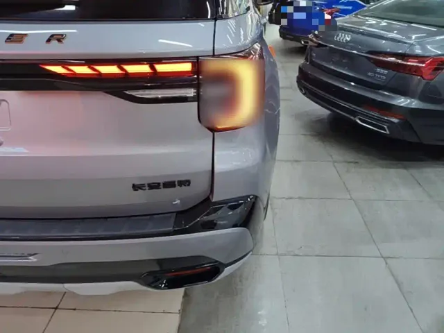 Ford Explorer — Фото автомобиля 7