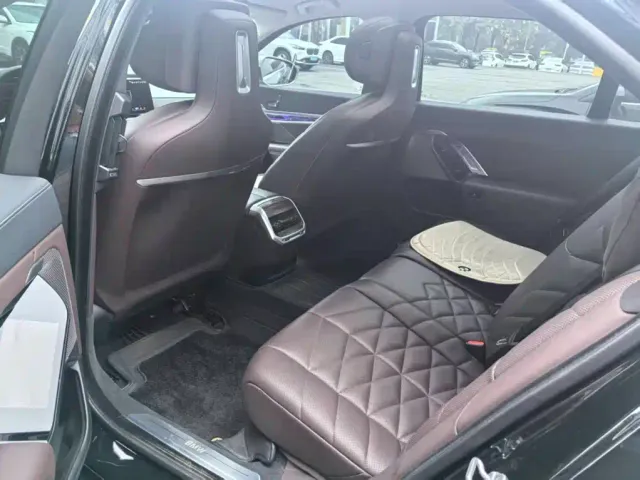 BMW 7 Series — Фото автомобиля 6
