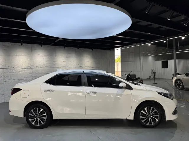 Toyota Corolla Twin Engine E+ — Фото автомобиля 4