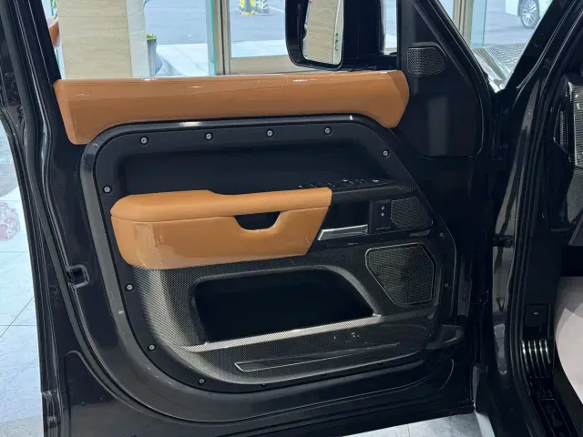 Land Rover Defender — Фото автомобиля 6