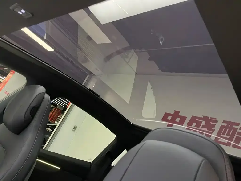 Tesla Model Y L 2025 Facelift Long Range AWD — Фото автомобиля 10