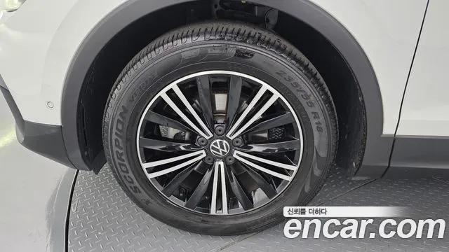 Volkswagen Tiguan Tiguan 2 поколение 2.0 TDI Premium — Фото автомобиля 5